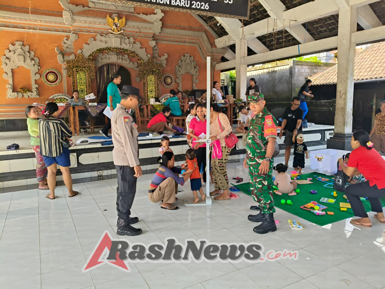 Bhabinkamtibmas Polsek Gianyar Pantau Posyandu Siklus Hidup di Desa Temesi