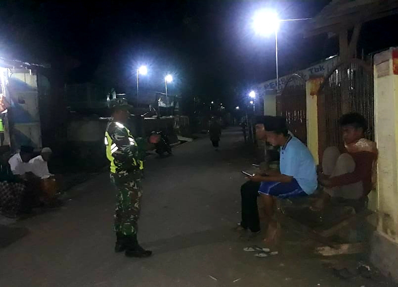 Babinsa Koramil Wawo Gelar Patroli Malam untuk Jaga Keamanan Desa Rite