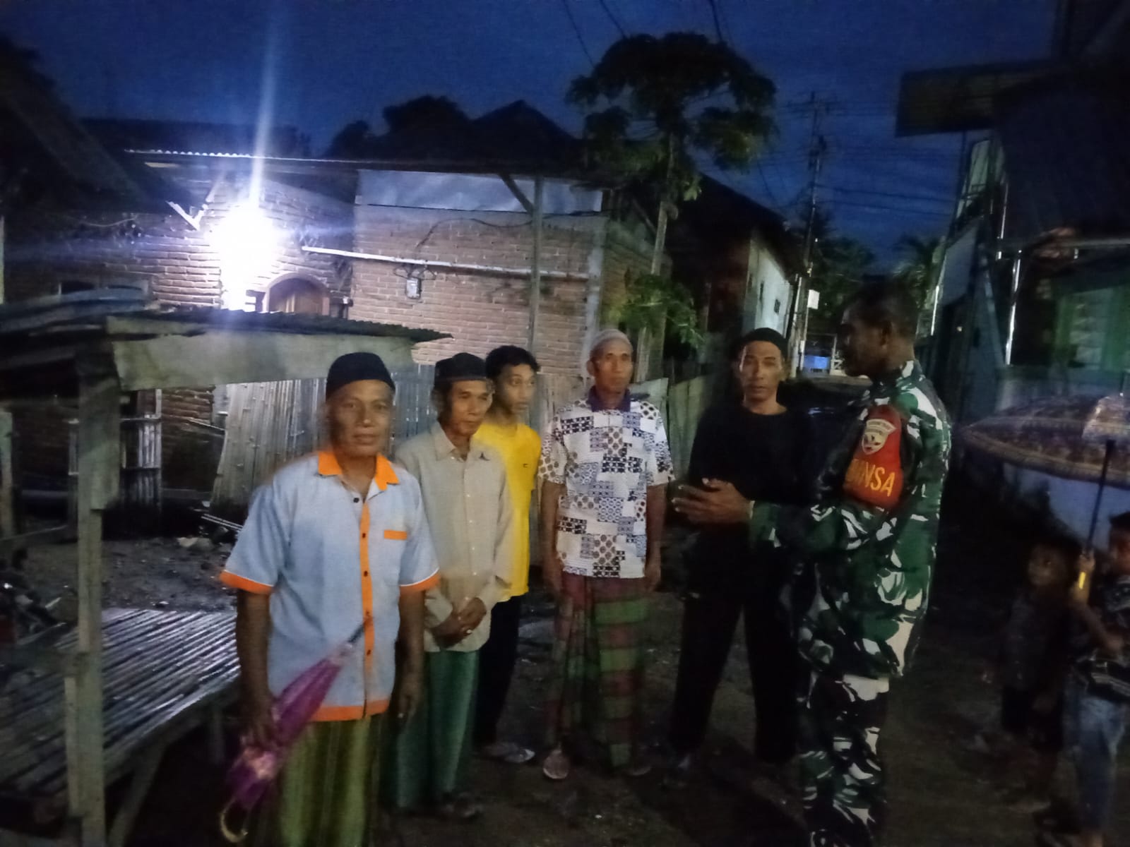 Sinergi Babinsa, Pol PP, dan Tokoh Masyarakat Perkuat Pengamanan Desa Woha