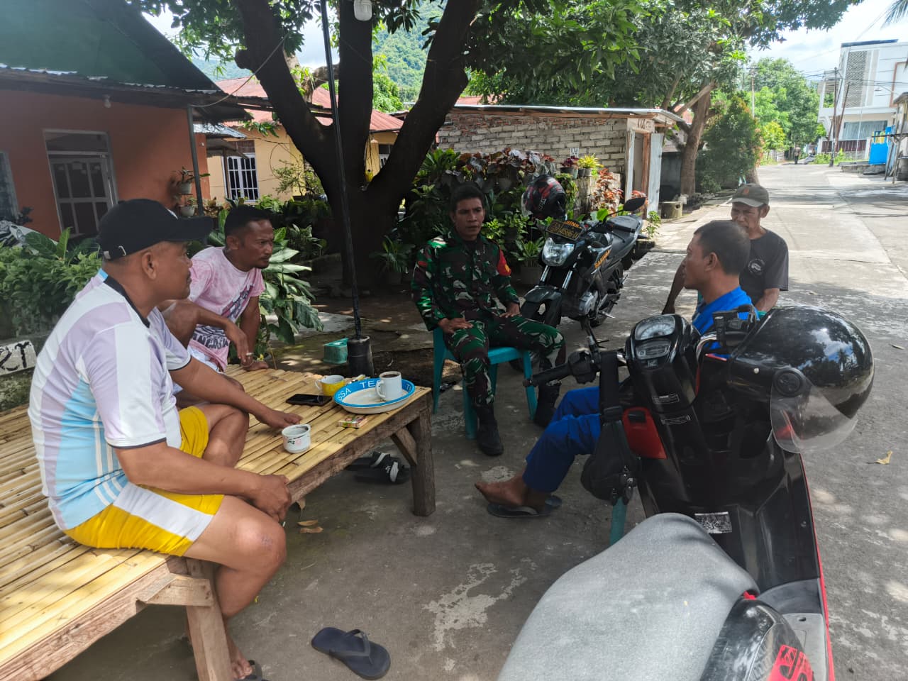 Komsos dan Pamwil Babinsa: Membangun Kedekatan TNI dengan Masyarakat Fatamari