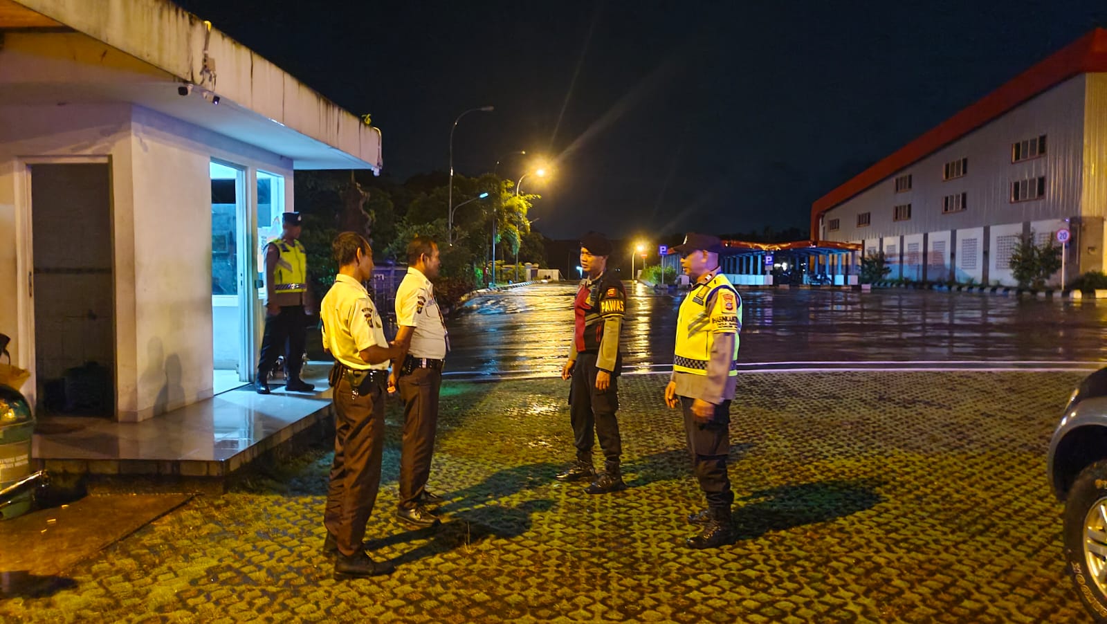 Cegah Kriminalitas & antisipasi lalin macet, Polsek Seltim Intensifkan Patroli Malam