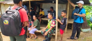 Pamwil dan Komsos Babinsa Koramil 1602-04/Maurole Berjalan Aman dan Lancar di Desa Maurole Selatan