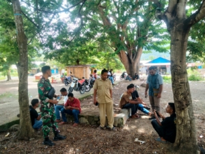 Sinergi TNI dan Masyarakat, Babinsa Bangun Hubungan Erat Lewat Pamwil dan Komsos di Desa Keliwumbu