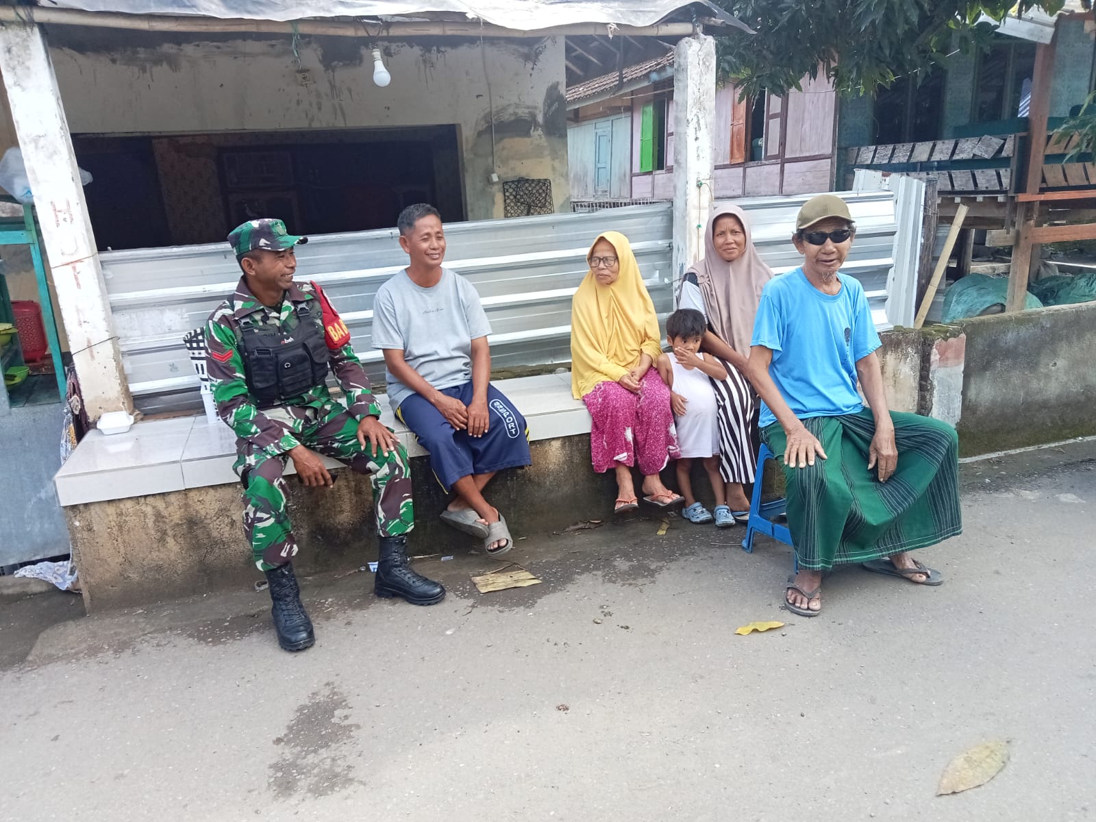 Babinsa Desa Senayan Pastikan Pembangunan Koperasi Merah Putih Aman dan Lancar