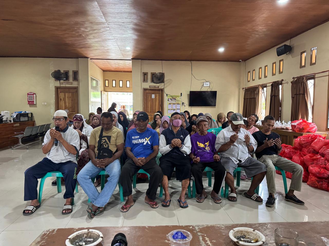 Pembagian Sembako di Desa Bukit Damai Berjalan Aman dan Lancar