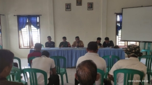 TNI Hadir di Tengah Masyarakat, Babinsa Ikuti Rapat Koordinasi Desa Talonang Baru