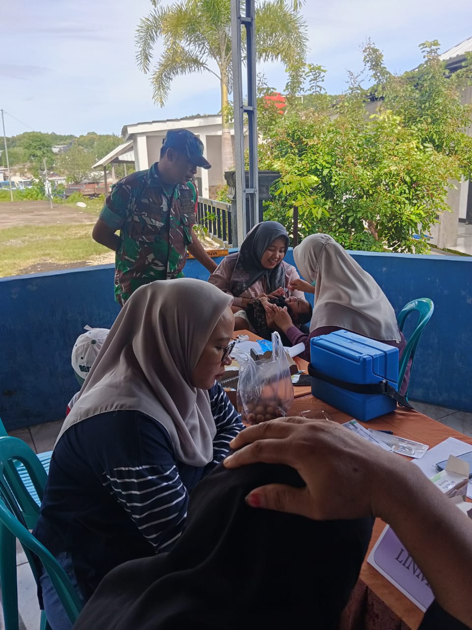 Babinsa Koramil Setempat Hadir Dukung Pelayanan Posyandu di Desa Belo