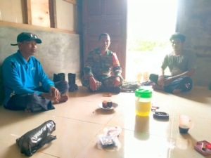 Melalui Komsos, Babinsa Dasan Anyar Tingkatkan Kepedulian Sosial Masyarakat