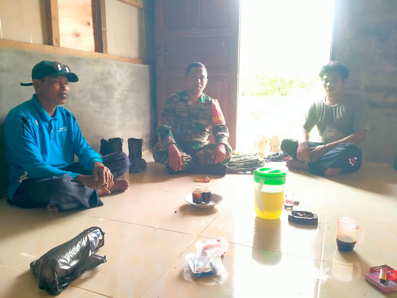 Melalui Komsos, Babinsa Dasan Anyar Tingkatkan Kepedulian Sosial Masyarakat