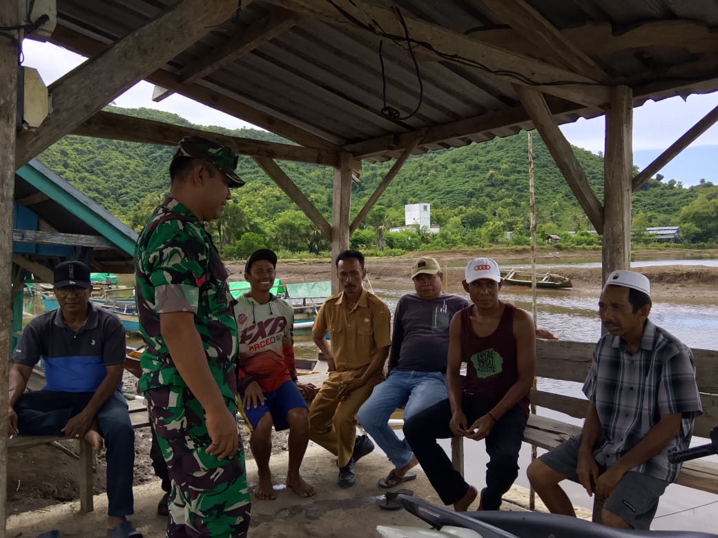 Komsos Babinsa Dompu, Tingkatkan Kesadaran Warga Hadapi Curah Hujan