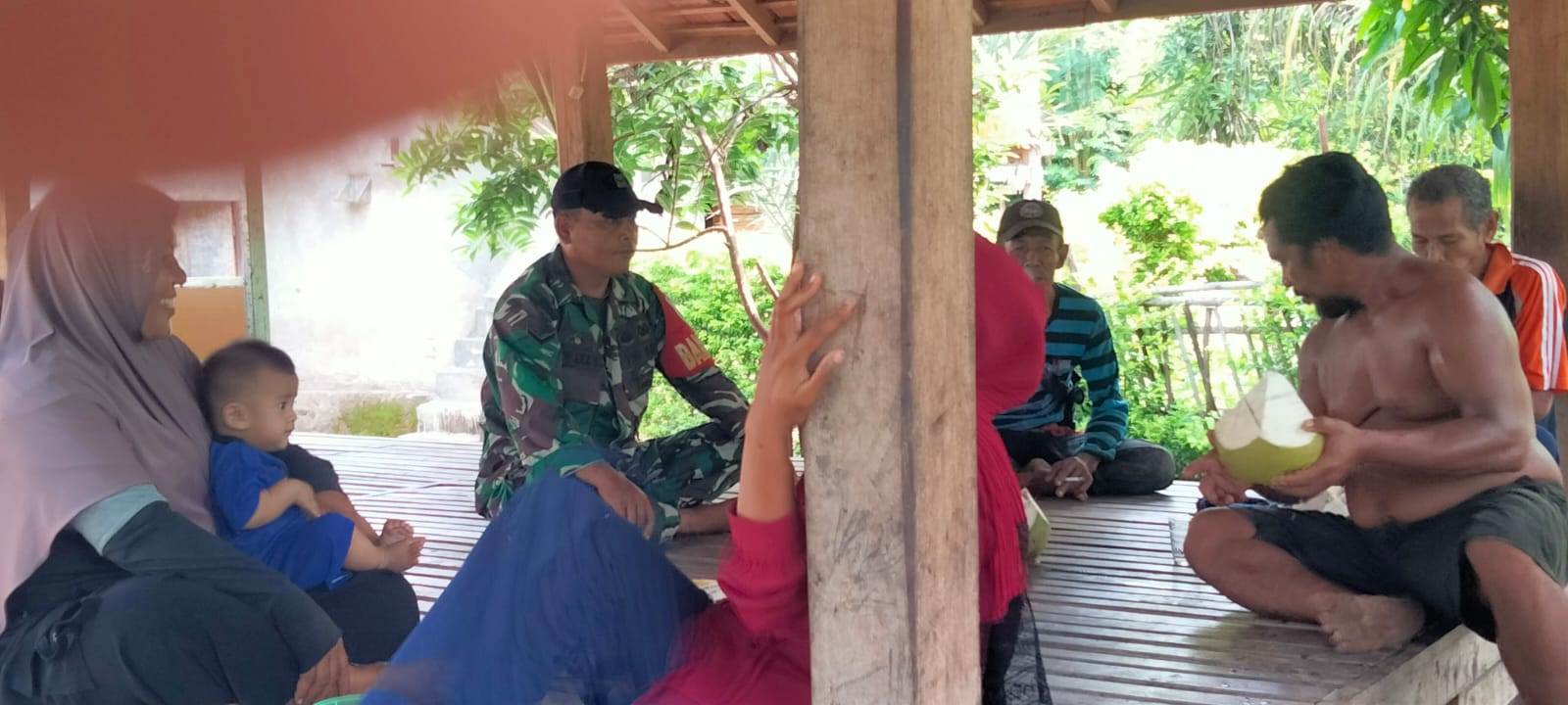 Komsos Babinsa Desa Kokarlian Dorong Terciptanya Lingkungan Aman dan Kondusif