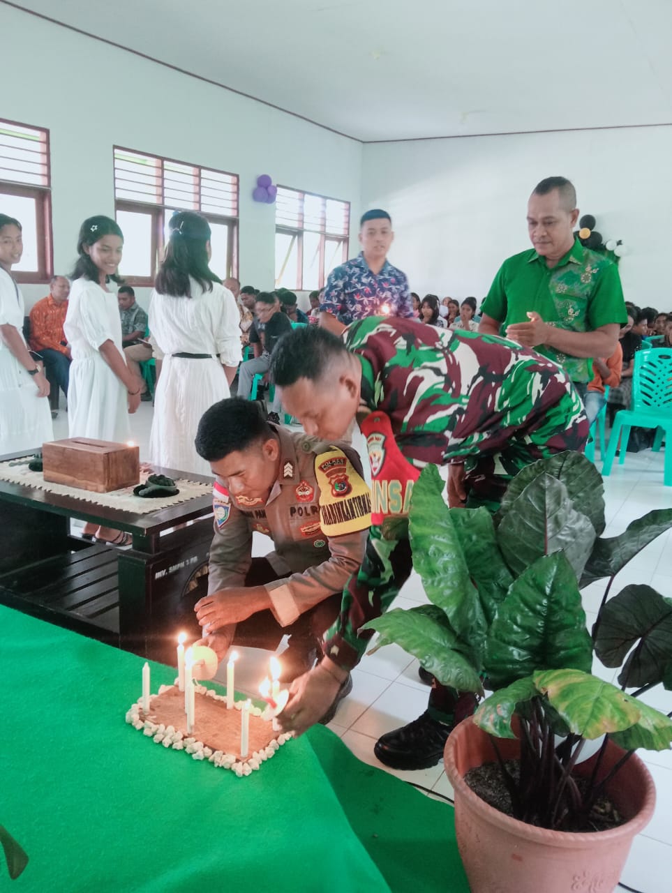 TNI–Polri dan Unsur Pemerintah Hadiri Syukur Natal UPTD SMP Negeri 3 Pantai Baru