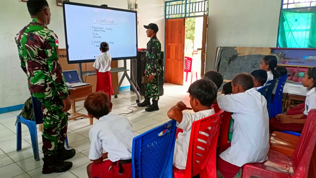 Satgas Pamtas RI–RDTL Hadirkan Edukasi Teknologi Informasi di Malaka