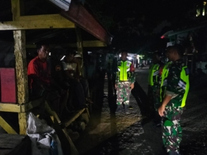 Anggota Koramil Rasanae Gelar Patroli Siskamling di Kelurahan Matakando, Kota Bima