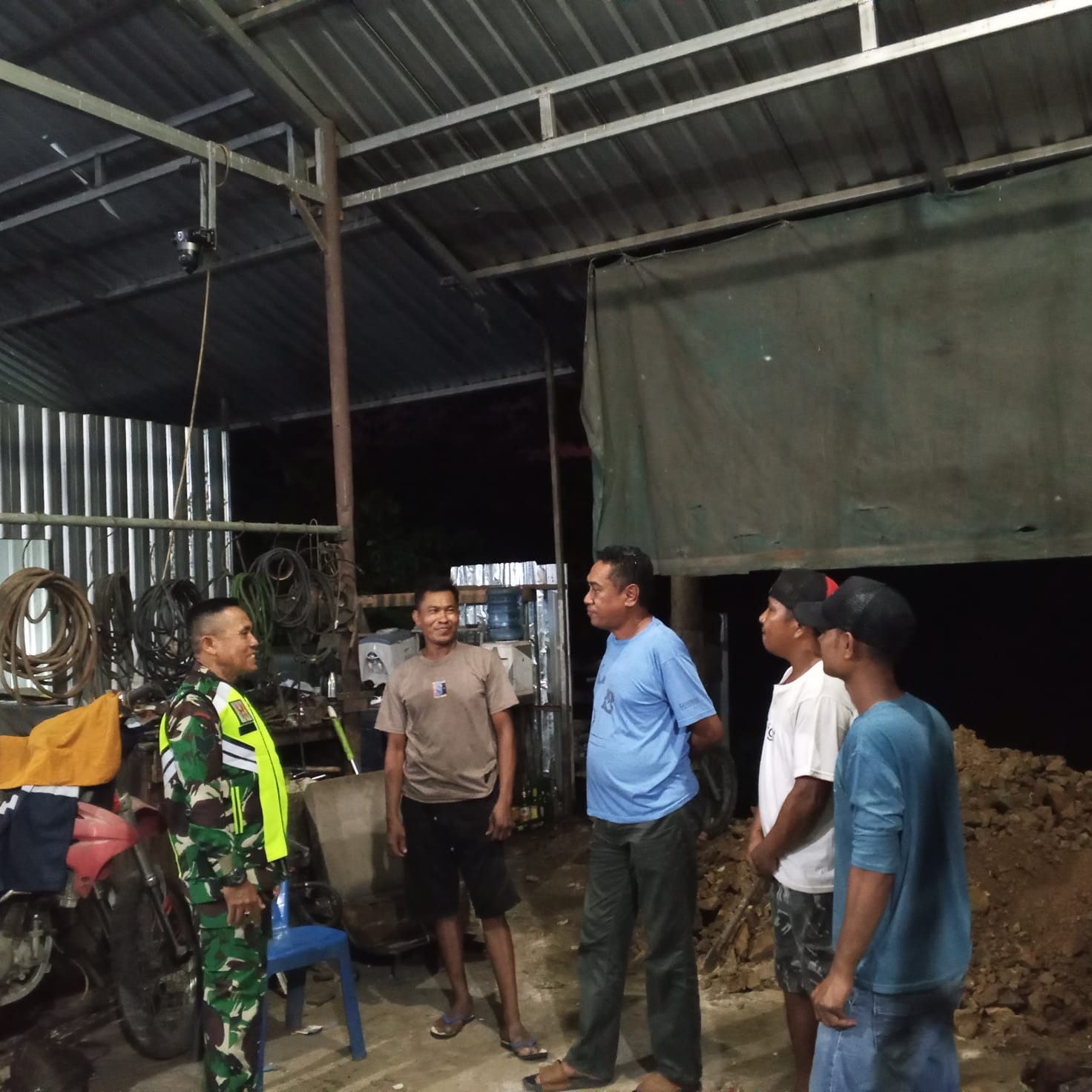 Babinsa Dorong Warga dan Perangkat Desa Bangun Lingkungan Harmonis Lewat Patroli Bersama