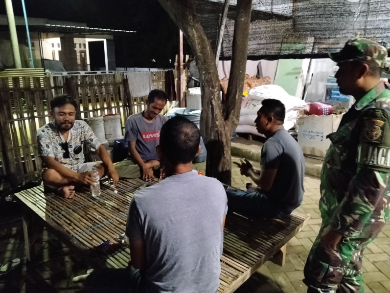 Koramil 1628-04/Poto Tano Gelar Patroli Malam, Warga Diimbau Jaga Keamanan Lingkungan