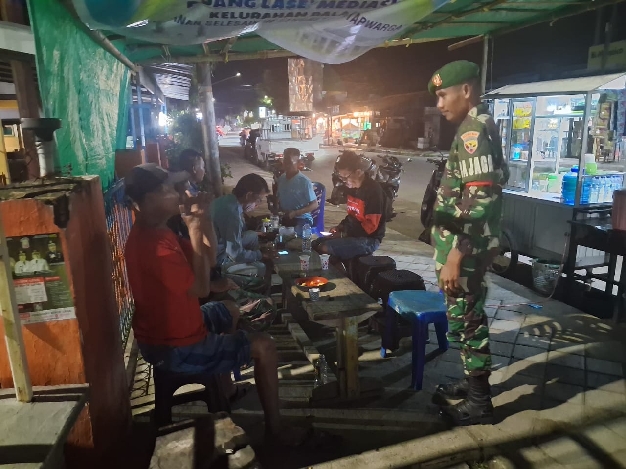 Patroli Malam Koramil 1628-01/Taliwang Perkuat Rasa Aman Masyarakat