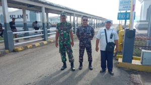 Koramil Poto Tano Perkuat Keamanan Lewat Pengamanan Pelabuhan