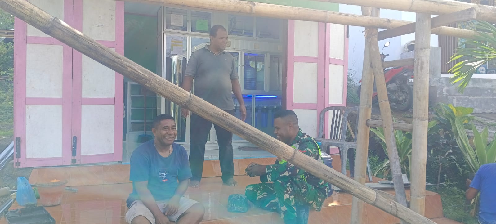 Masyarakat Sambut Hangat, Babinsa Ramil 1602-01/Ende Perkuat Kehadiran TNI