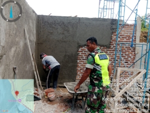 Progres Pembangunan KDKMP Raterua 55%, Warga Antusias Dengan Kehadiran Babinsa di Lapangan