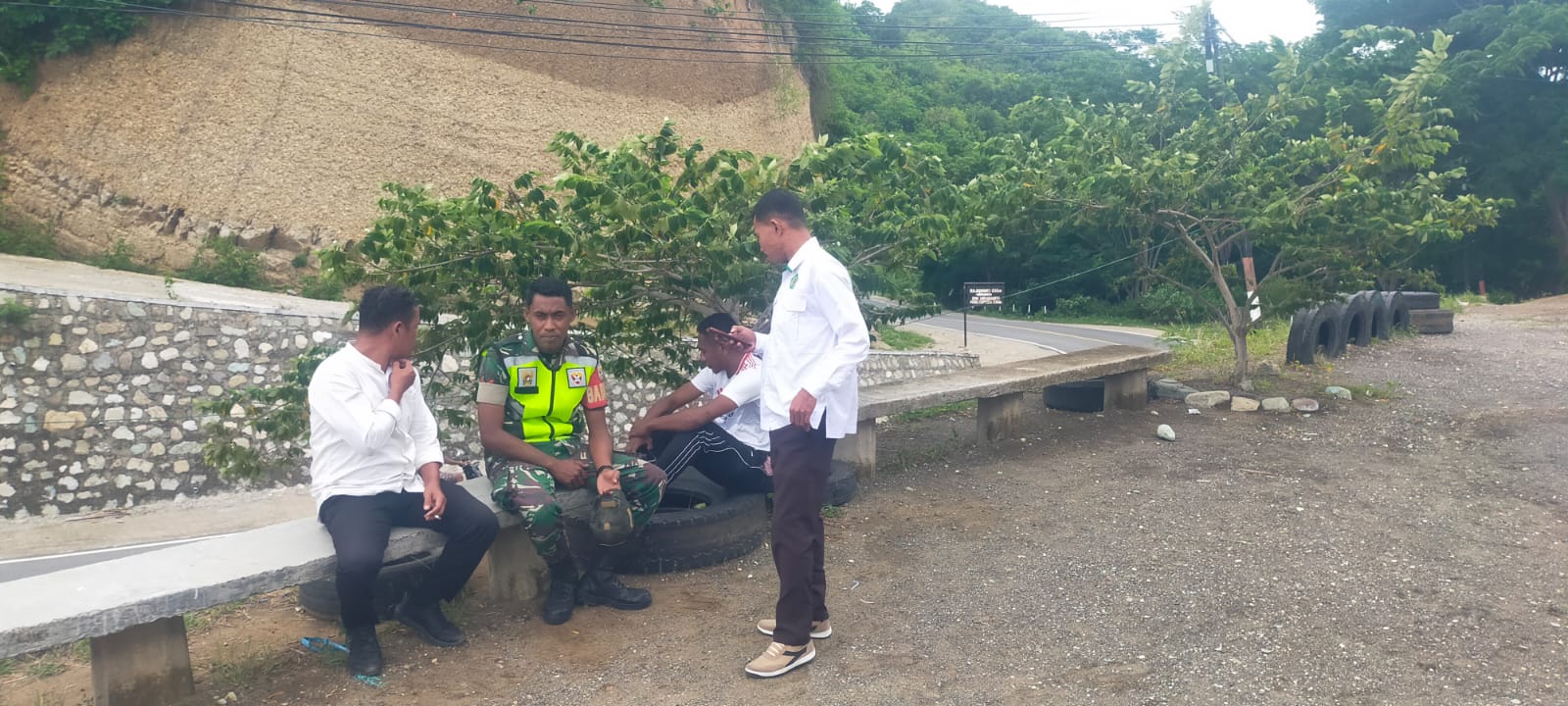 Keamanan dan Kolaborasi Masyarakat Terjaga, Babinsa Ende Laksanakan Pamwil di Madrasah