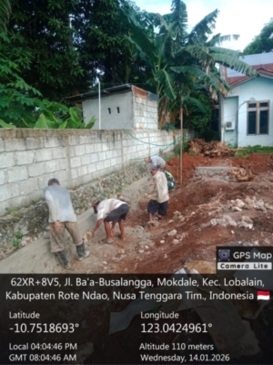 Dukung Kelancaran Pembangunan, Babinsa Awasi Pendistribusian Material KDKMP di Lobalain