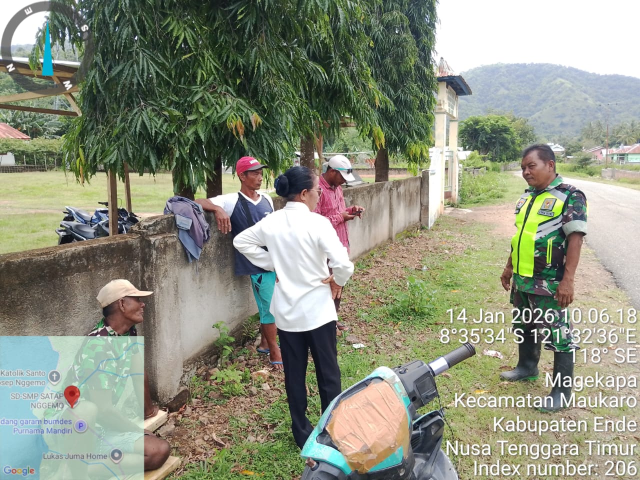 Perkuat Keamanan Lingkungan, Babinsa Ende Ajak Warga Waspada Lewat Komsos