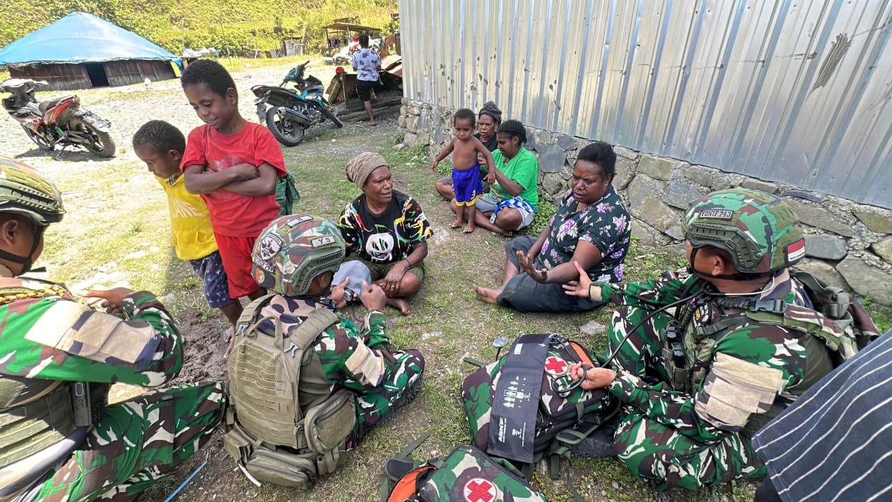 Satgas Yonif 743/PSY Tingkatkan Pelayanan Kesehatan di Puncak Jaya