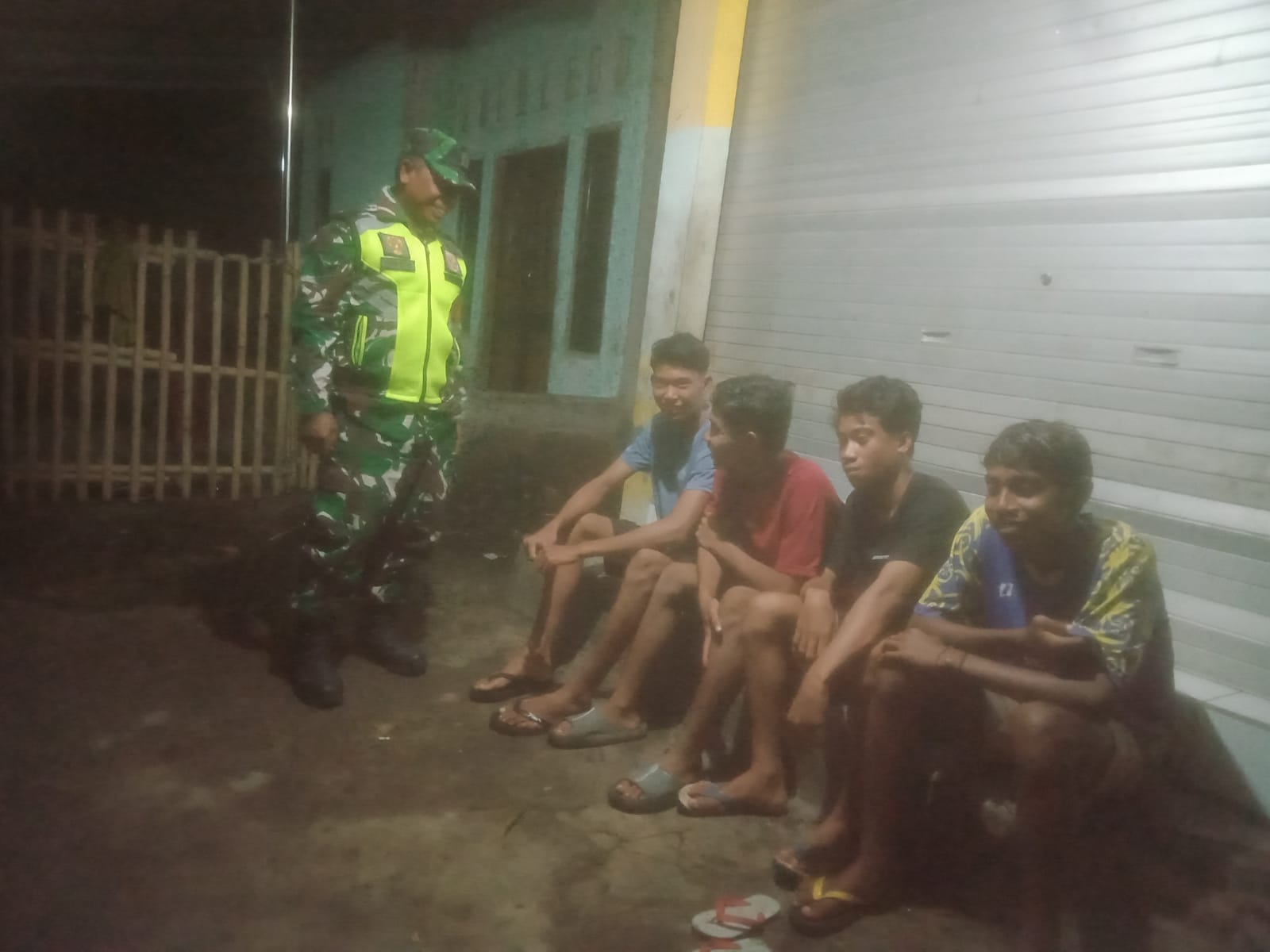 Keamanan Desa Terjaga, Babinsa Gelar Ronda Malam Bersama Masyarakat