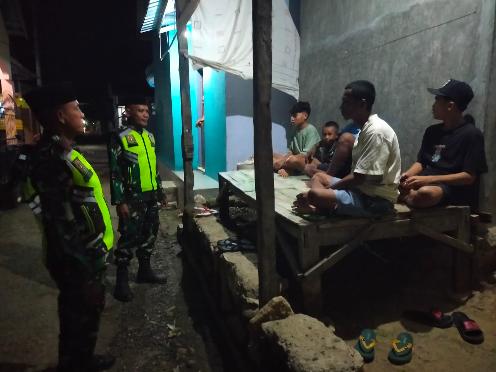 Babinsa Sape Himbau Warga Hindari Perilaku Negatif yang Merugikan Keluarga