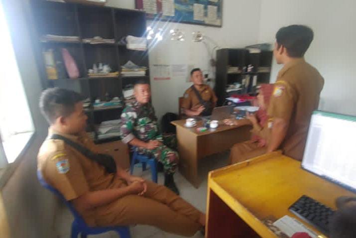 Komsos Babinsa Lenek Ramban Biak, Tekankan Kesiapsiagaan Warga di Musim Penghujan