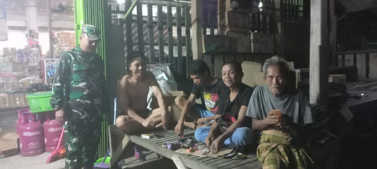 Koramil Poto Tano Pastikan Stabilitas Keamanan Melalui Patroli Rutin Malam Hari