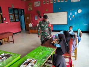 MBG di SD Negeri Goa Berjalan Lancar Berkat Pendampingan Babinsa Koramil Jereweh