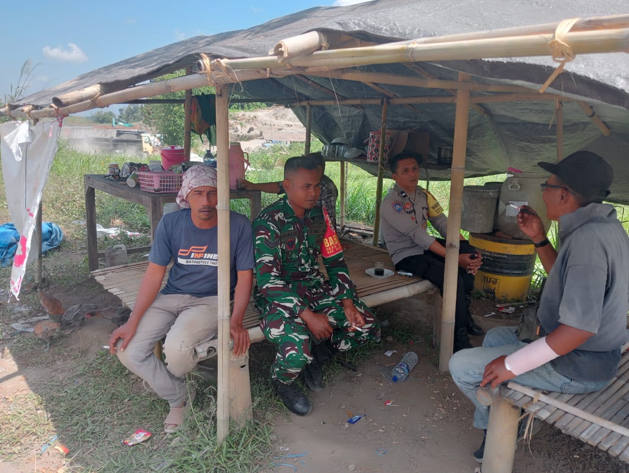 Aktif Lakukan Komsos Babinsa Tekankan Kerukunan Hidup Bermasyarakat