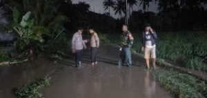 Banjir Kuripan, Babinsa Pastikan Keselamatan Warga Terdampak