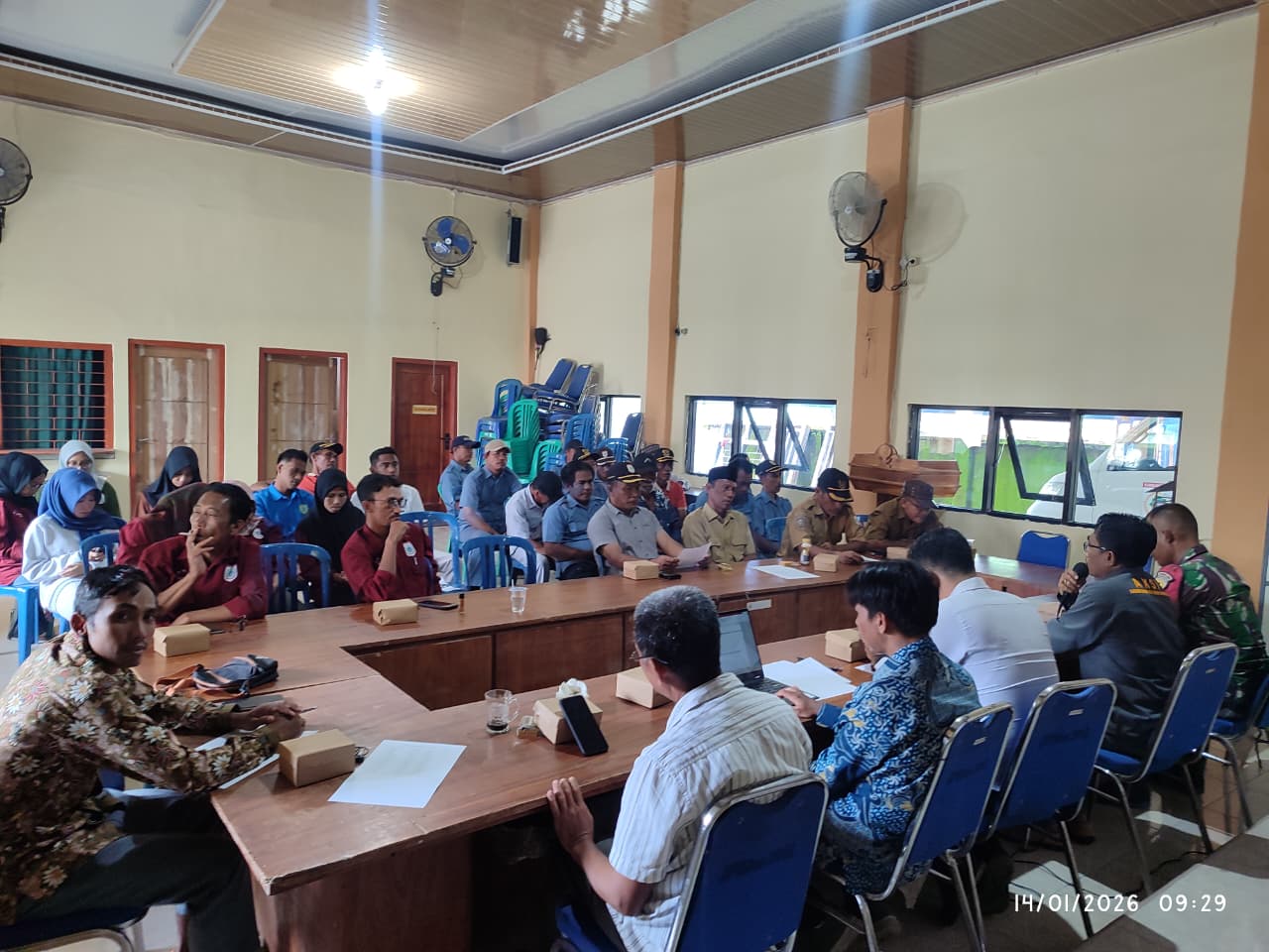 Babinsa Labuhan Lalar Dukung Transparansi Musyawarah Perubahan Anggaran Desa 2026