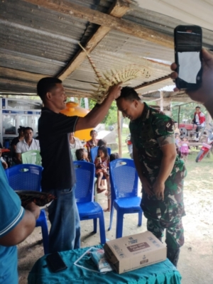 Dandim 1627/Rote Ndao Buktikan TNI Dekat Rakyat Lewat Aksi Peduli Kasih di Rote Barat Daya