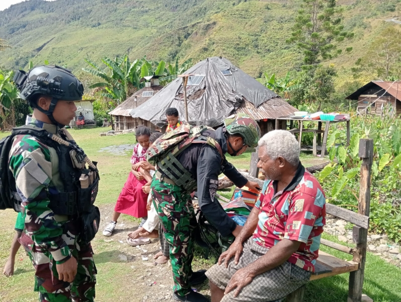 Satgas Yonif 743/PSY Tingkatkan Pelayanan Kesehatan di Puncak Jaya