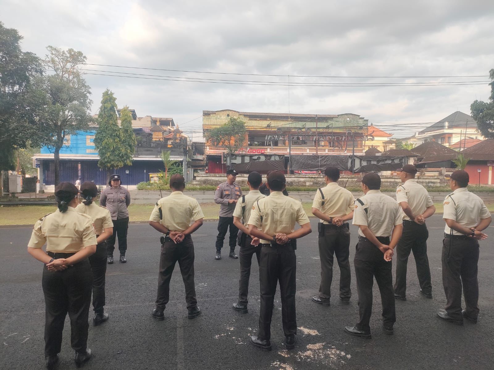 Polres Badung Sosialisasikan Call Center 110 Saat Jumat Curhat Bersama Satpam RS Giri Asih