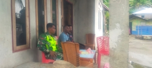 Babinsa Koramil Ende Bersama Bhabinkamtibmas Pantau Keamanan Wilayah Binaan