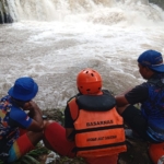 Koramil 1612-02/Reok Turut Andil dalam Pencarian Siswa SMP yang Tenggelam di Tiwu Pai