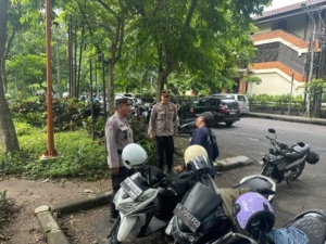 Satuan Binmas Polresta Denpasar Gelar Dialogis dan Himbauan Kamtibmas kepada Juru Parkir di Taman Kota Denpasar