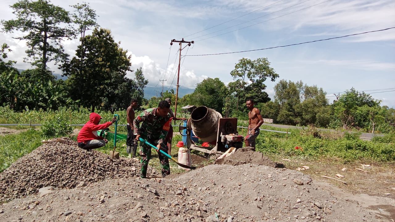 Dari Pendamping Hingga Pekerja, Babinsa Talibura Hadir Nyata dalam Pembangunan KDKMP