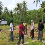 Babinsa Koramil 1602-04/Maurole Pantau Situasi Wilayah dan Bangun Komunikasi dengan Masyarakat