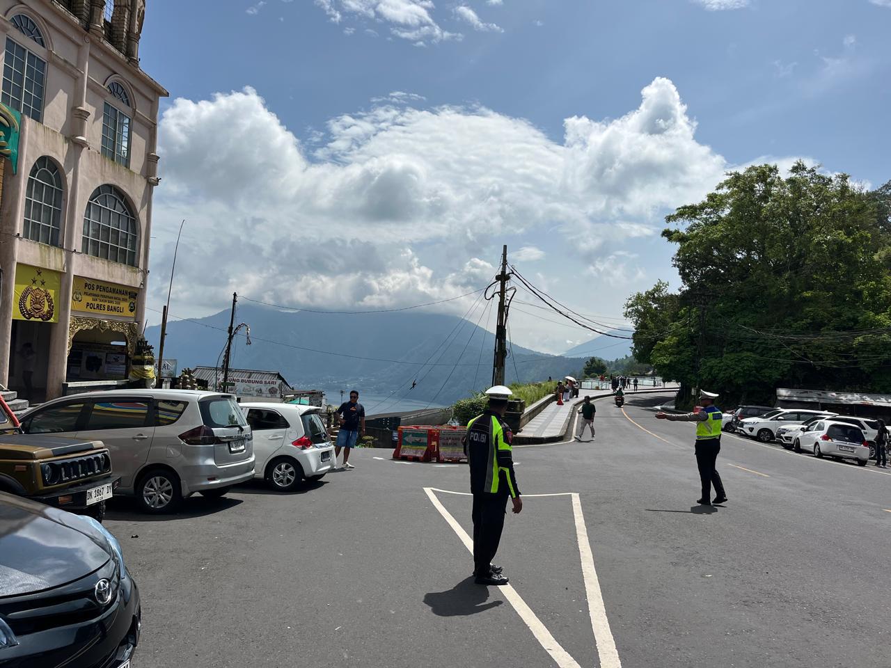 Polres Bangli Tingkatkan Pengamanan Kunjungan Wisatawan di Kawasan Obyek Wisata Kintamani di Hari libur