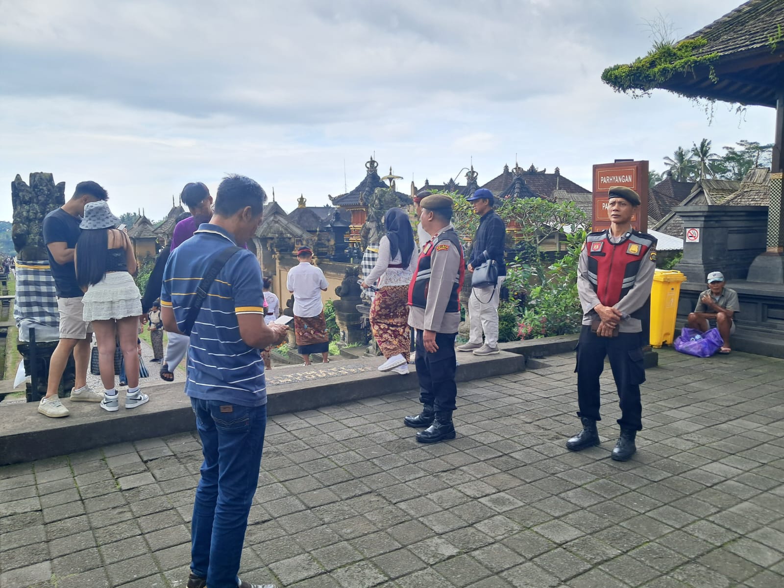 Pantau Kunjungan Wisatawan, Pawas Bersama Anggota Sambangi Obyek Desa Wisata Penglipuran