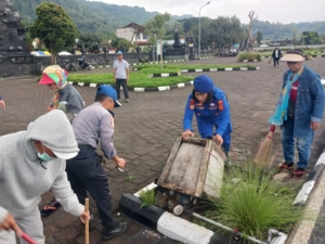 Satpolairud Polres Bangli Gelar Bersih Danau Batur dan  Kamtibmas Pesiair