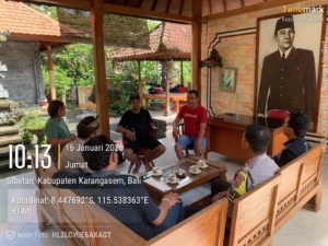 Kapolsek Bebandem Serap Aspirasi Warga Terkait Potensi Bencana Alam Dalam Jumat Curhat