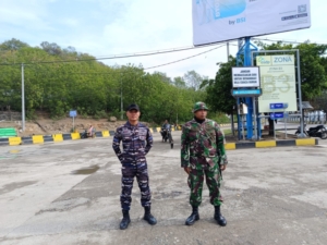TNI Hadir di Tengah Masyarakat, Pengamanan Pelabuhan Poto Tano Berjalan Lancar
