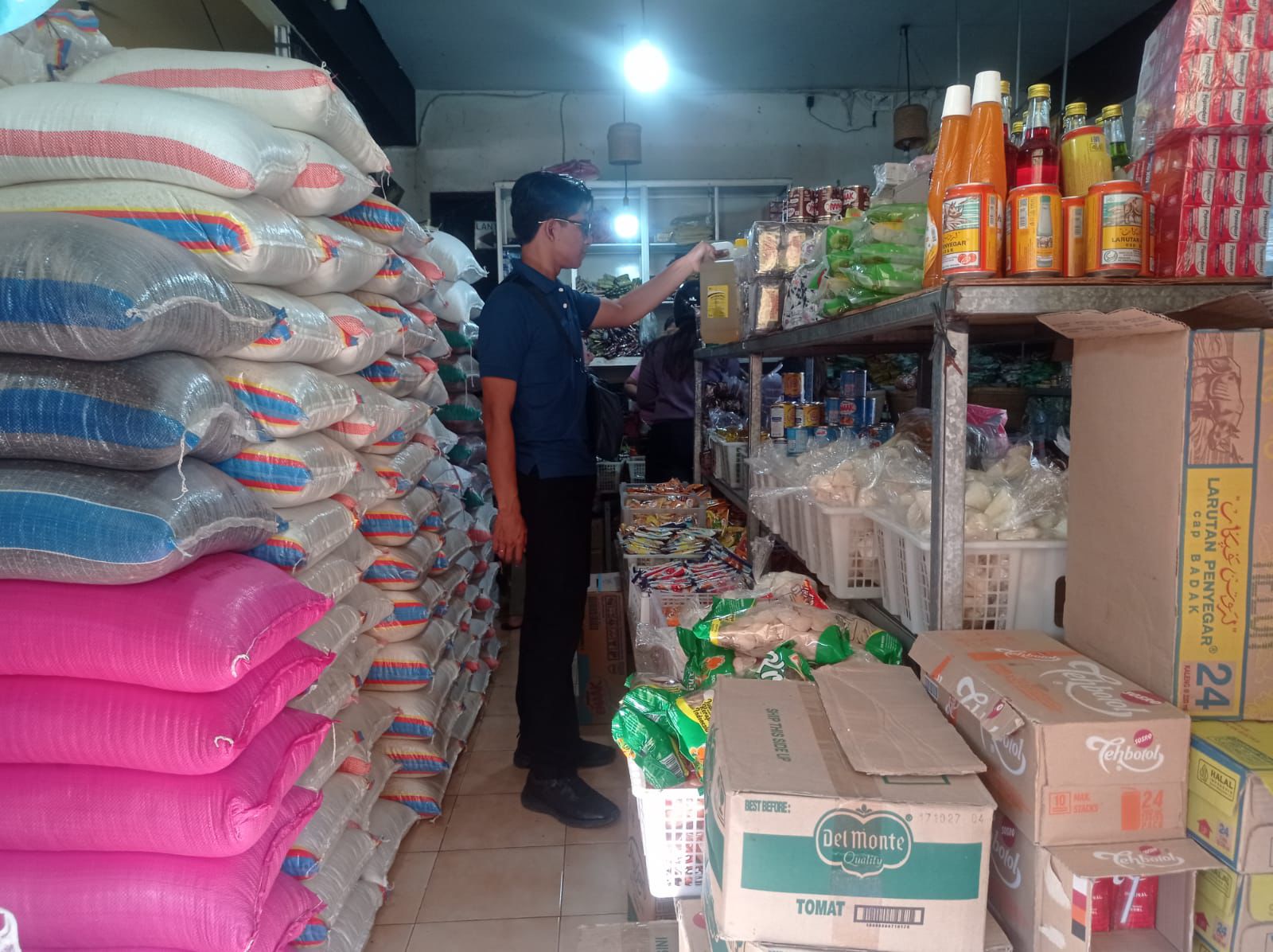 Unit Intelkam Polsek Bangli, Monitoring Ketersediaan Stock dan Harga Sembako di.Pasar Kidul